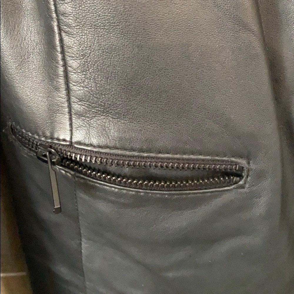 Leather jacket - Picture 3 of 7